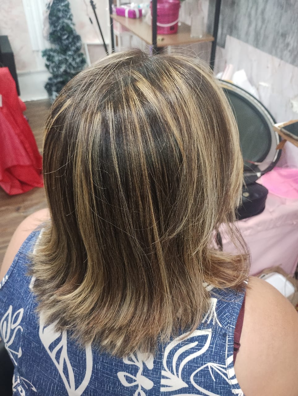 Cabelo com luzes e corte